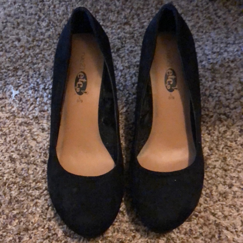 Wedges/Heels - Picture 2 of 3